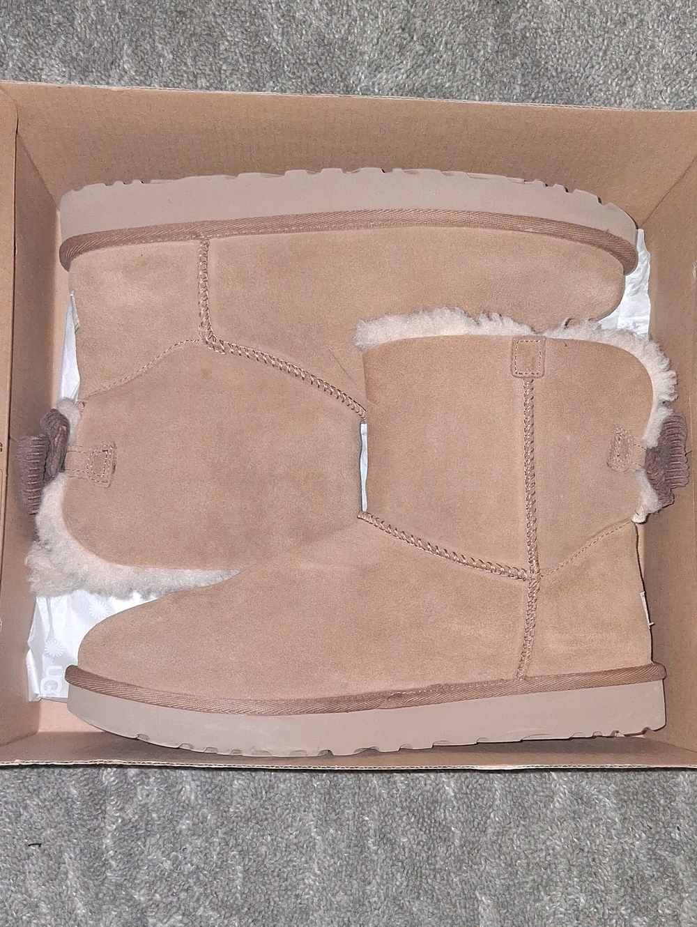UGG Women's Short Suede Shearling Boot - Chestnut/Tan
